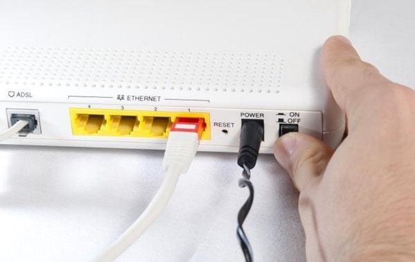 7 cách giúp tăng tốc Wi-Fi hiệu quả - Khởi động lại bộ phát WiFi