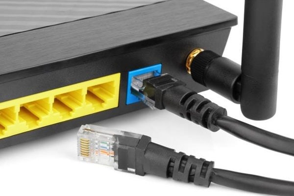 7 cách giúp tăng tốc Wi-Fi hiệu quả - Kiểm tra tình trạng kết nối của các cáp kết nối