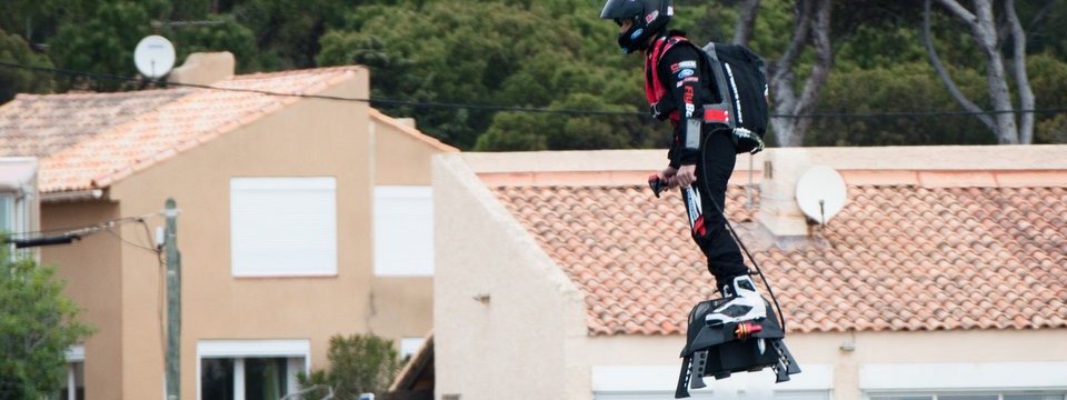 van bay flyboard air pha vo ky luc the gioi voi lo trinh 2.252 met