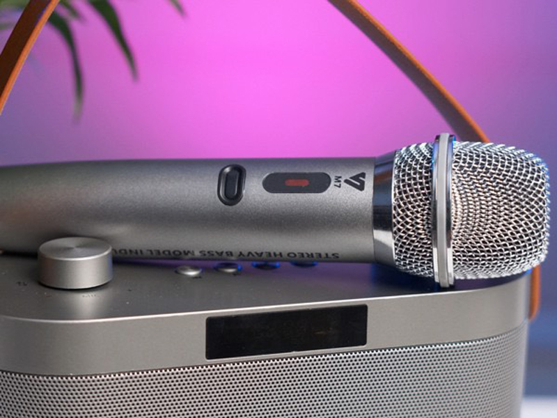 loa karaoke xách tay mini boxt a3 đi kèm 1 micro không dây uhf